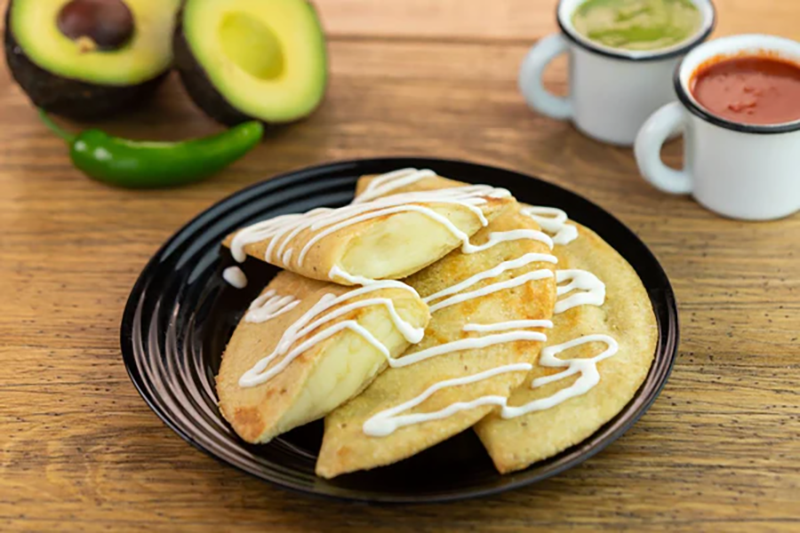 Quesadillas fritas de queso con papa hechas a mano