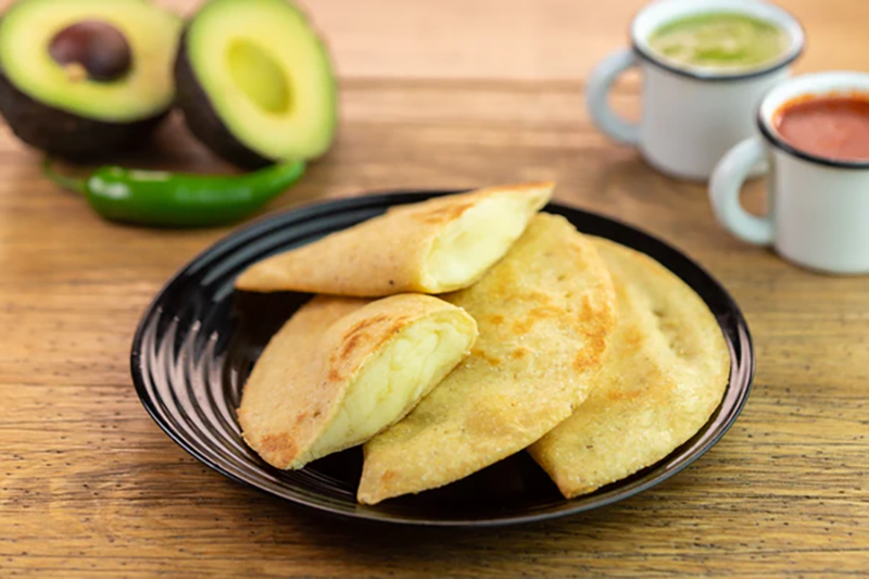 Quesadillas fritas de queso con papa hechas a mano